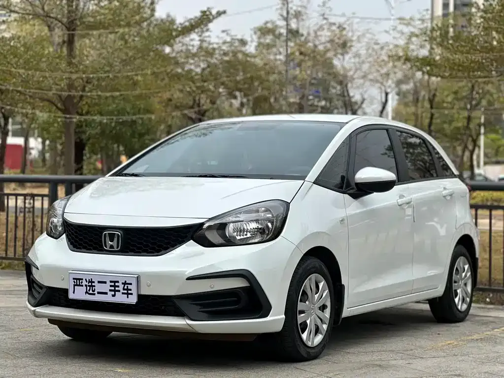 Honda Fit — фото 1