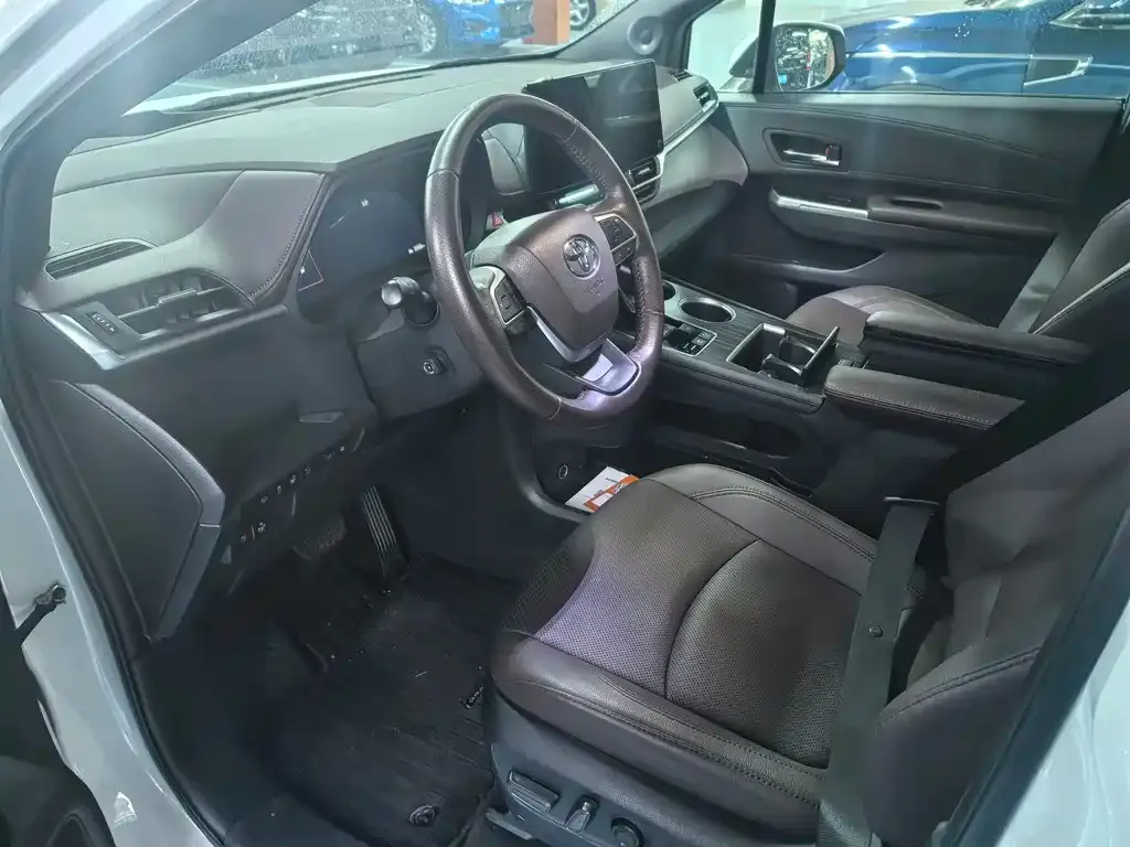 Toyota Granvia — фото 4