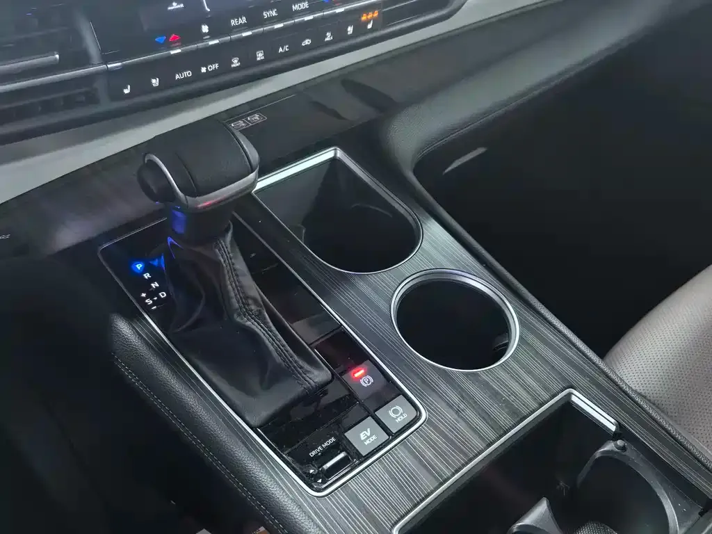 Toyota Granvia — фото 10
