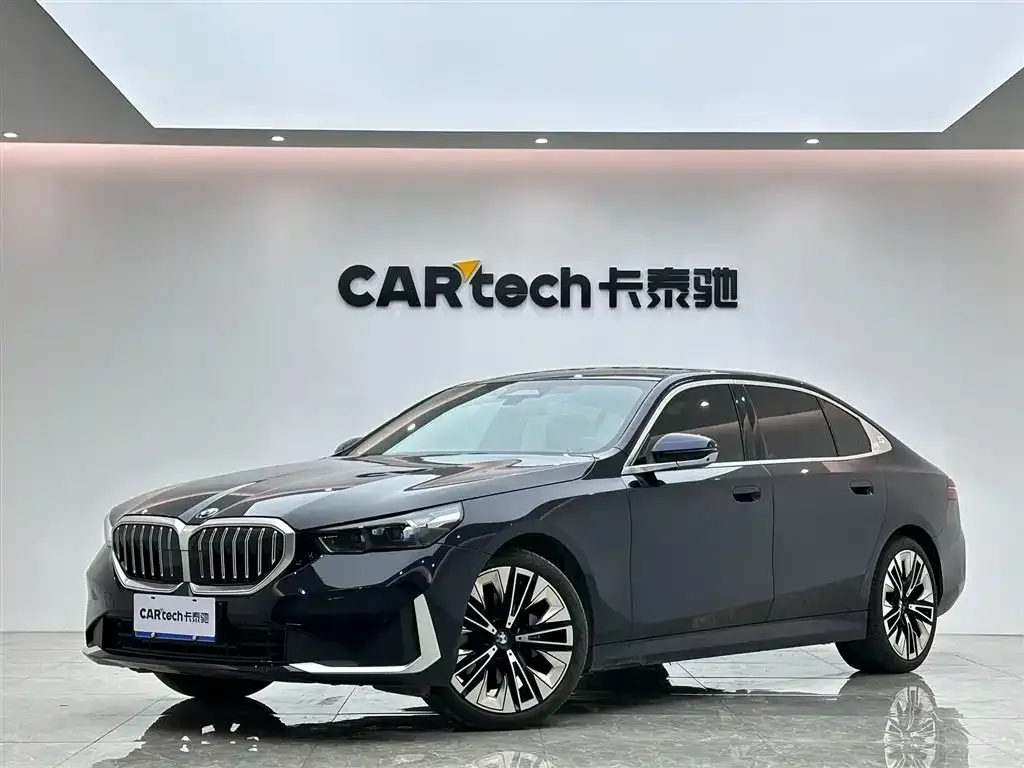 BMW 5 Series — фото 1