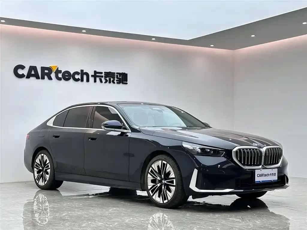 BMW 5 Series — фото 7