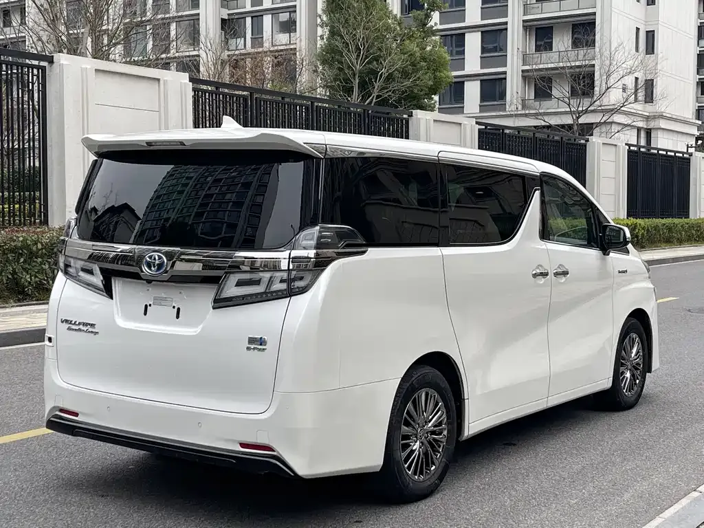 Toyota Vellfire — фото 6