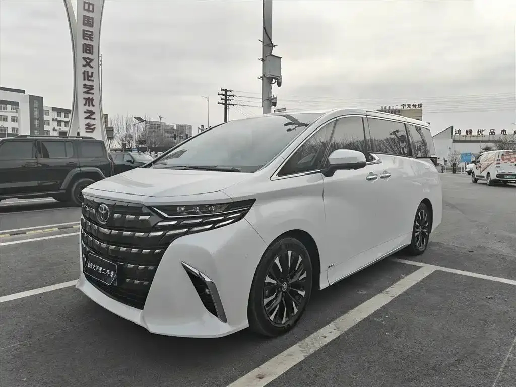 Toyota Alphard — фото 1