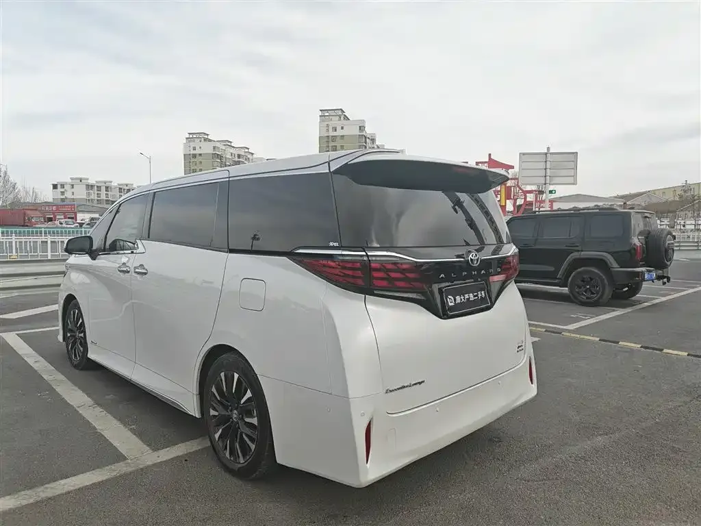 Toyota Alphard — фото 3