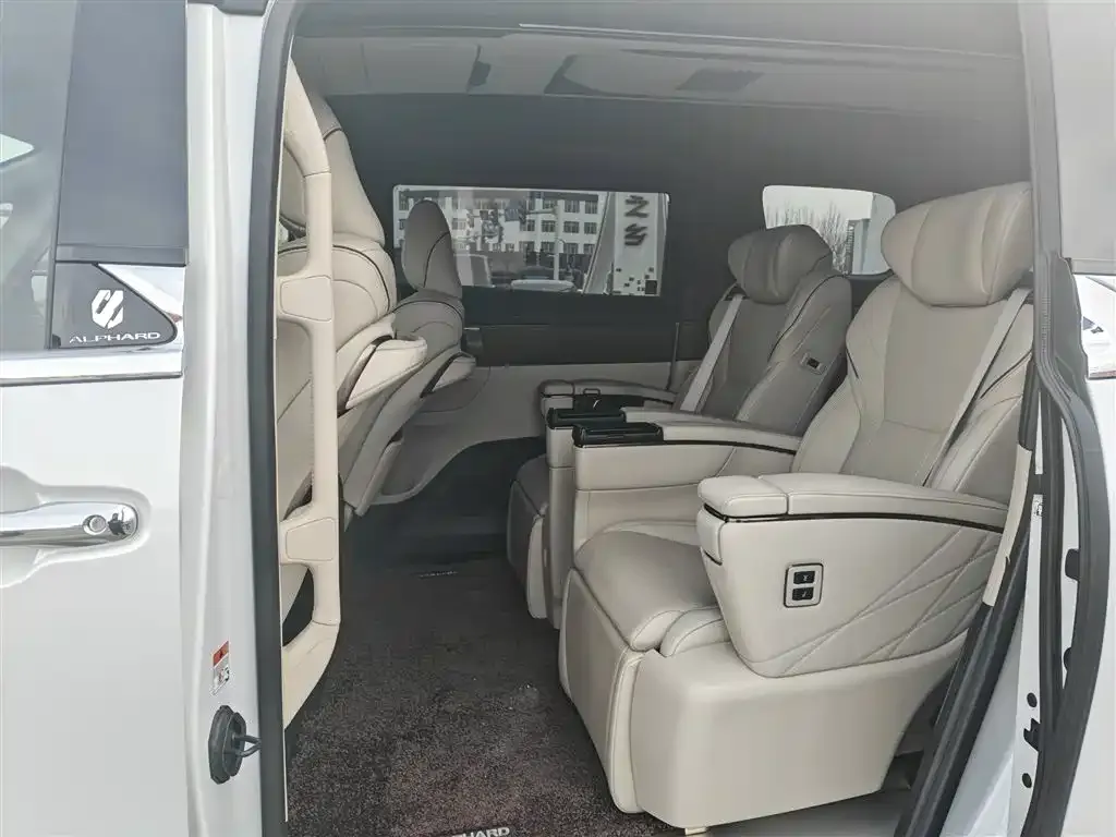Toyota Alphard — фото 7