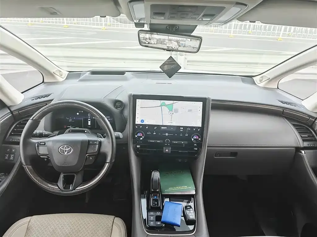 Toyota Alphard — фото 6
