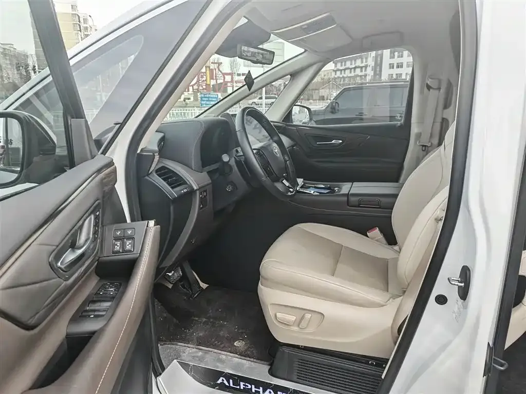 Toyota Alphard — фото 4