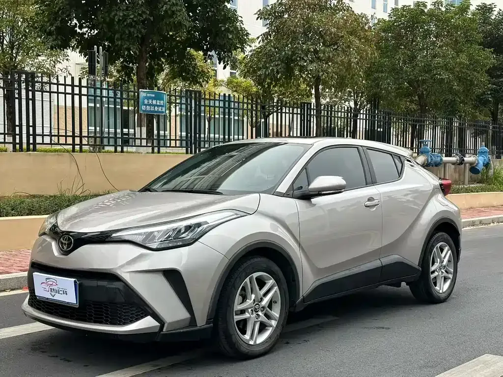 Toyota C-HR — фото 1