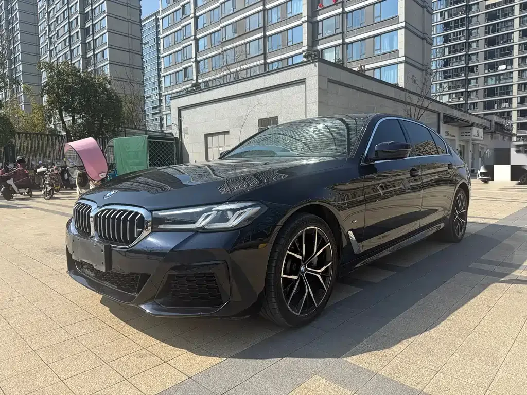 BMW 5 Series — фото 1