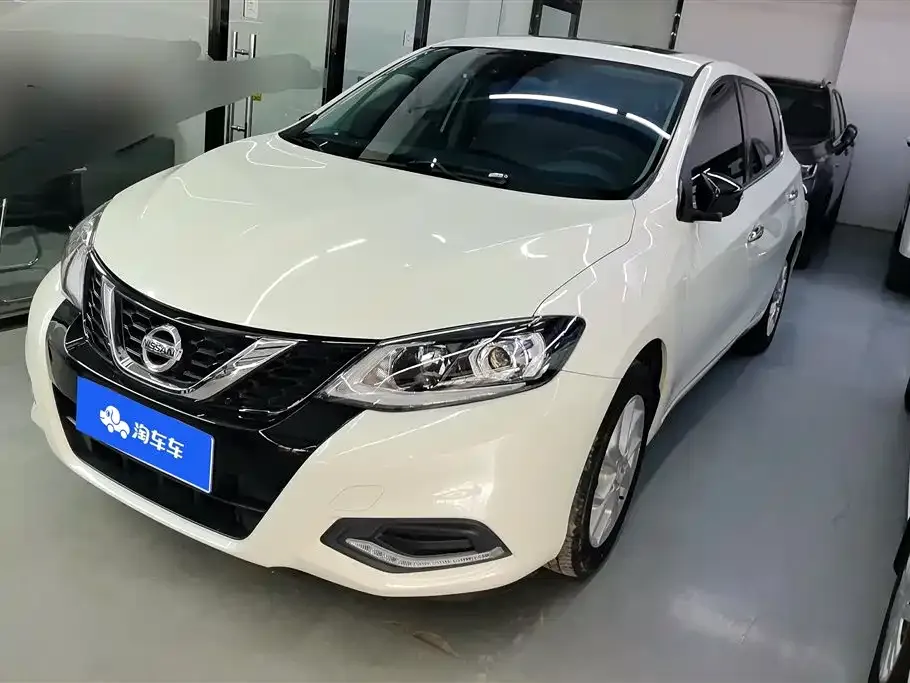 Nissan Tiida — фото 1