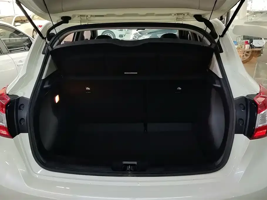 Nissan Tiida — фото 3
