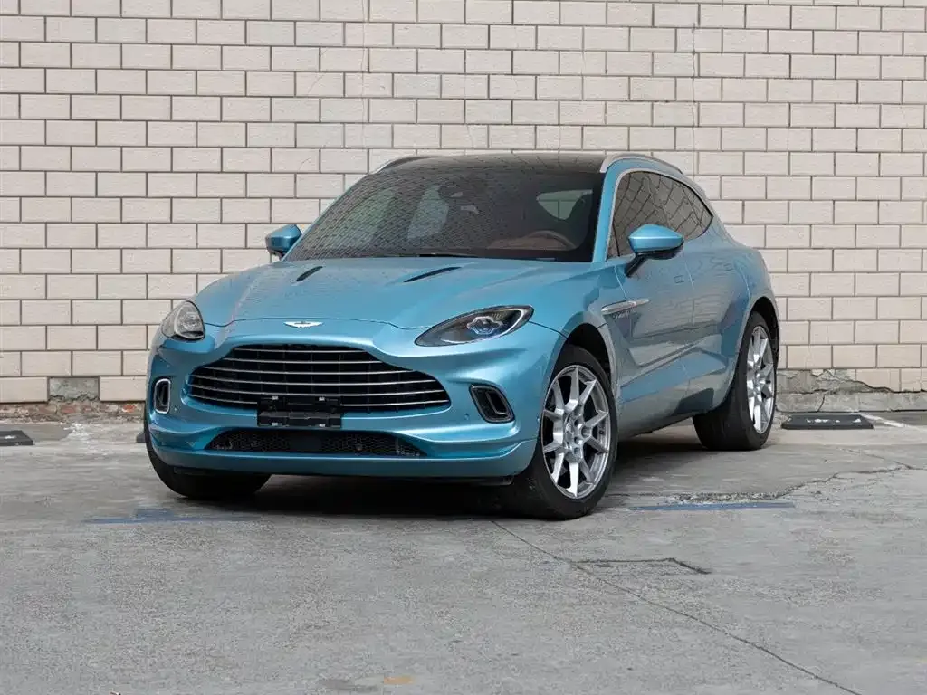 Aston Martin DBX — фото 1