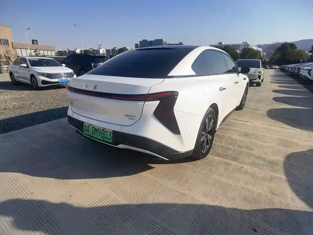 Hongqi EH7 — фото 10