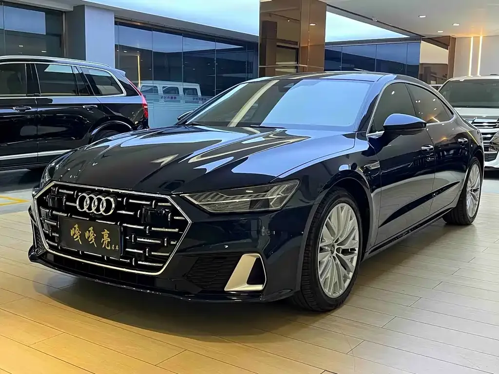 Audi A7L — фото 1