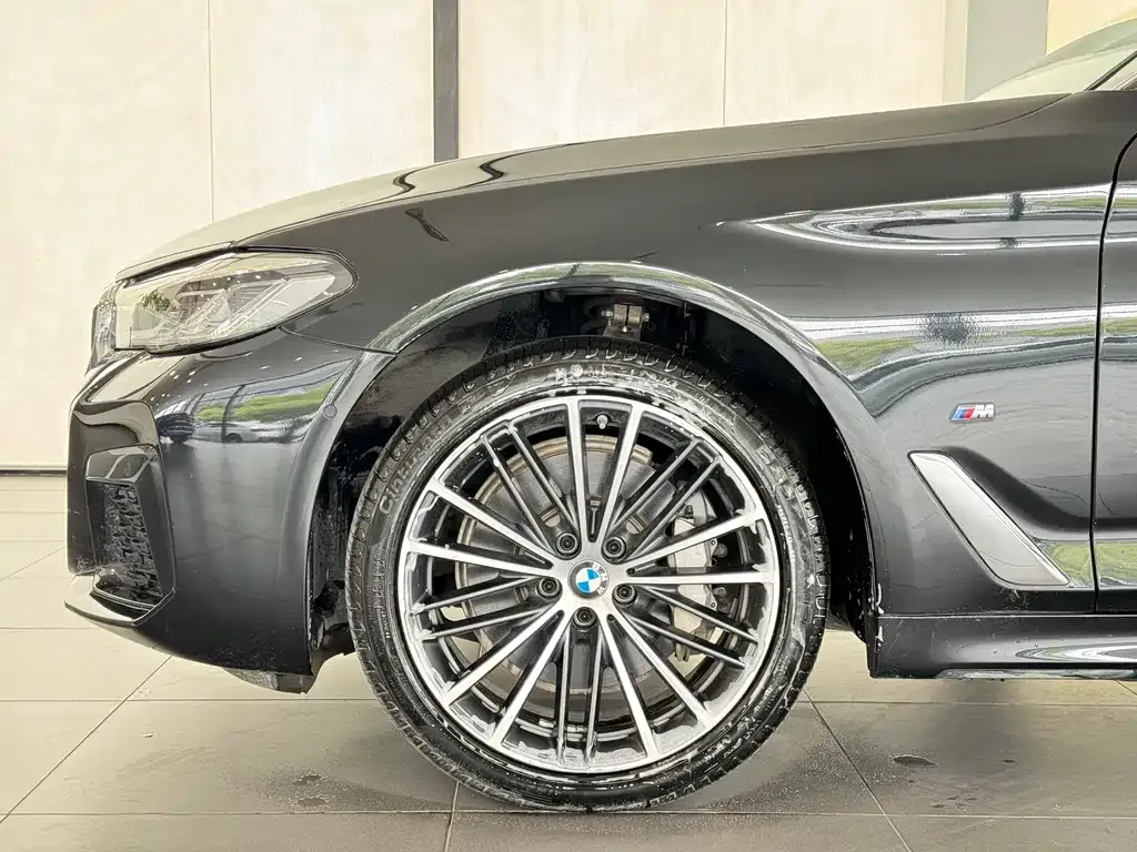 BMW 5 Series — фото 10