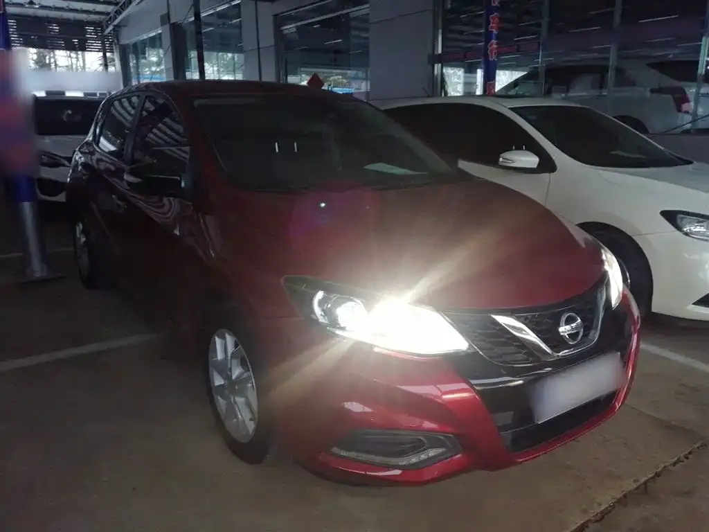 Nissan Tiida — фото 2