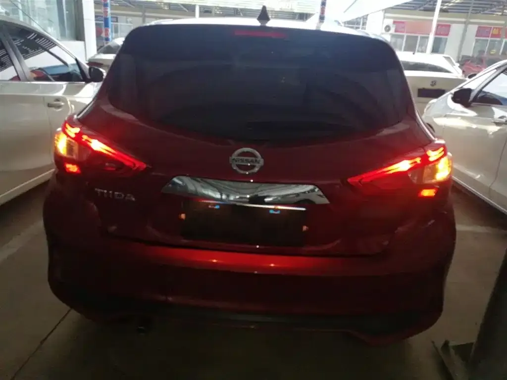 Nissan Tiida — фото 3