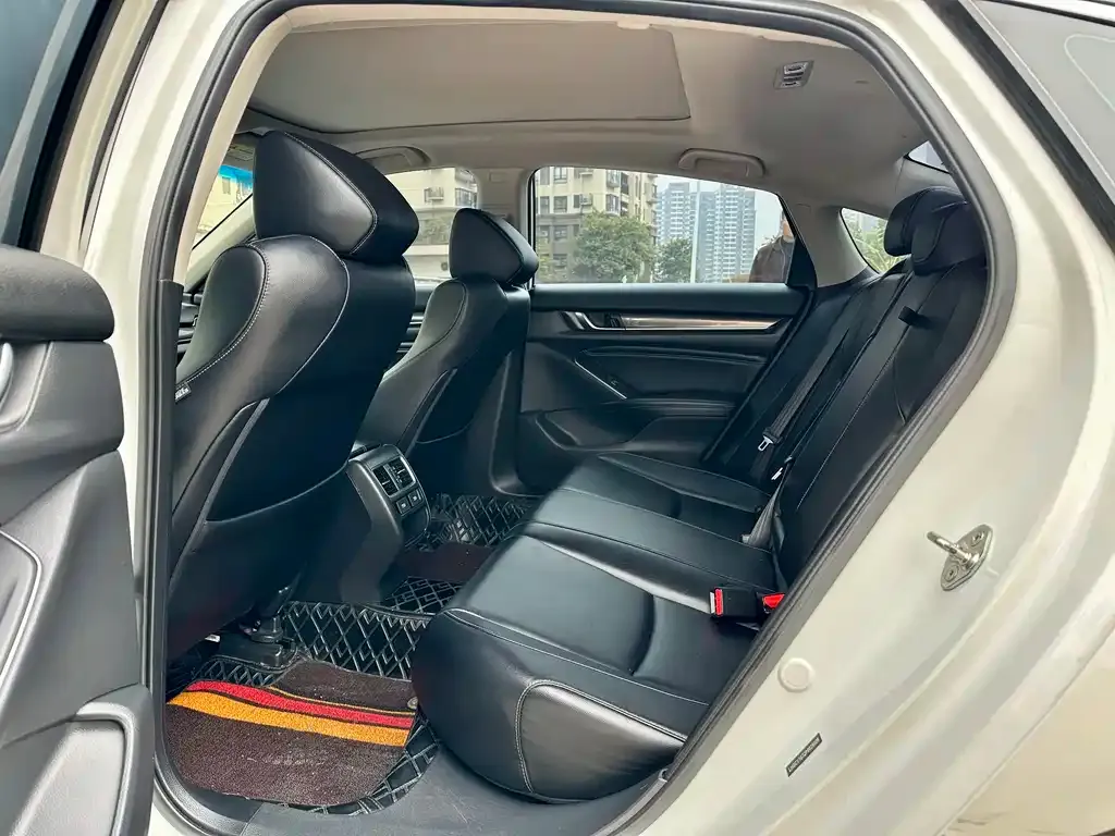 Honda Accord — фото 9