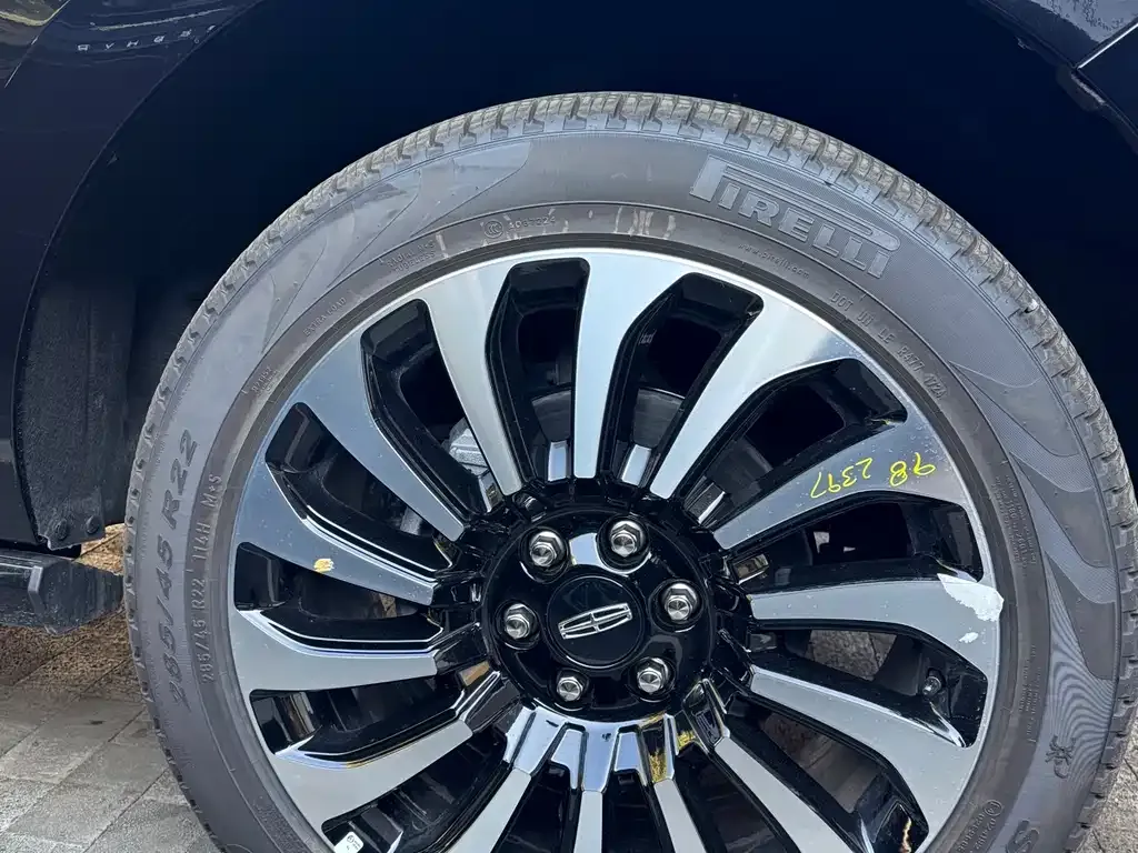 Lincoln Navigator — фото 10