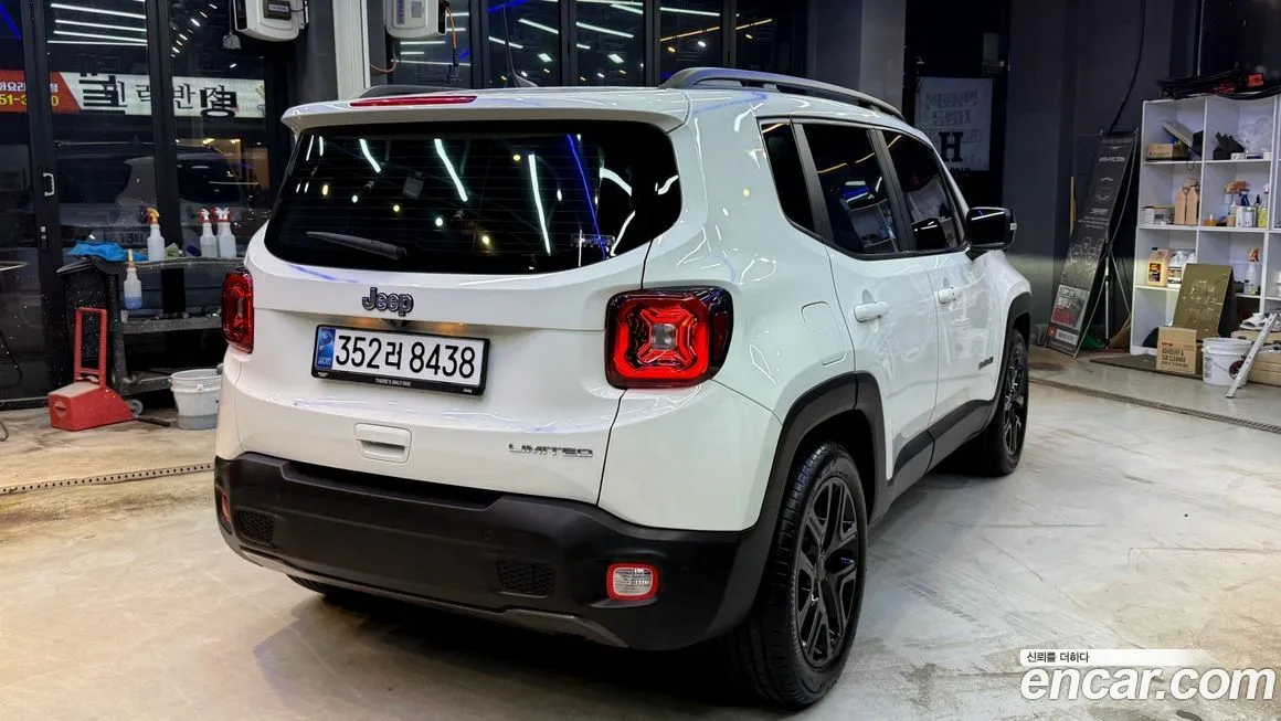 Jeep Renegade — фото 10