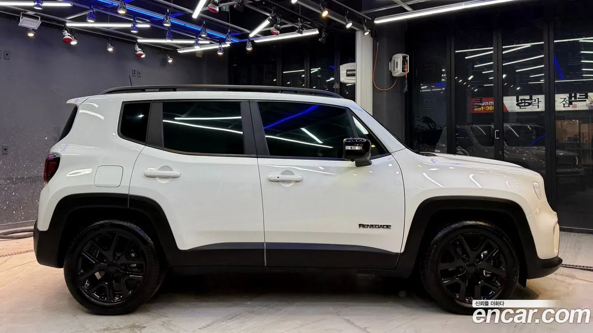 Jeep Renegade — фото 6