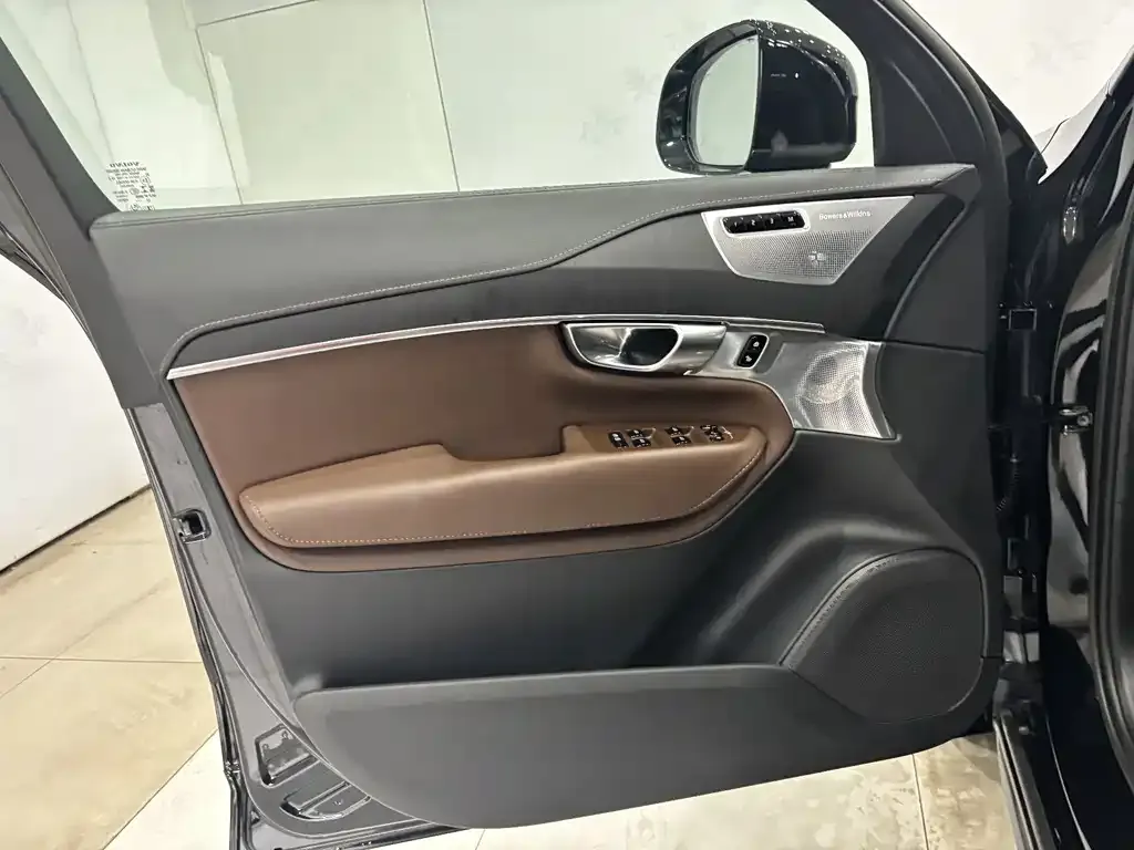 Volvo XC90 — фото 9