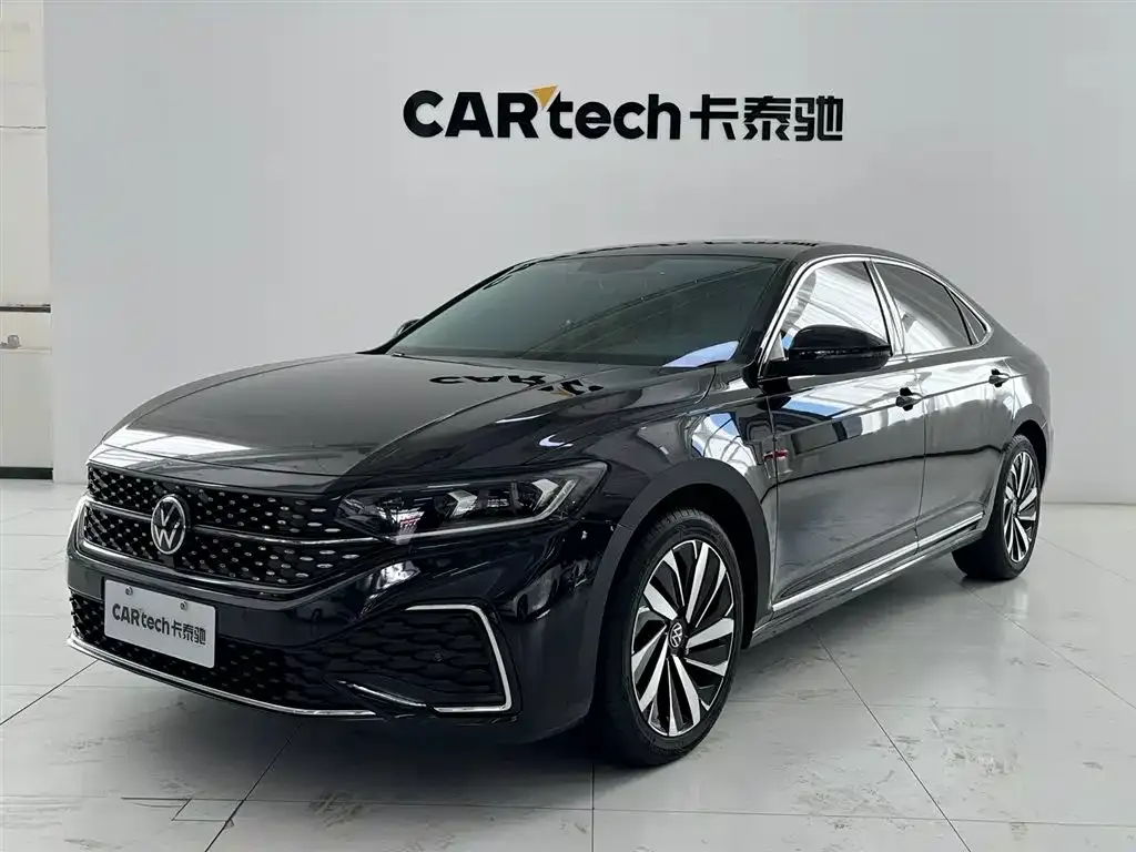 Volkswagen Passat — фото 1