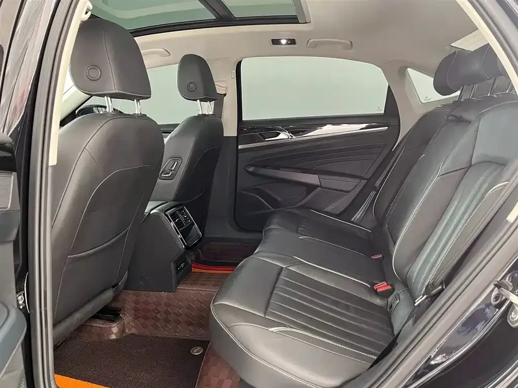 Volkswagen Passat — фото 10