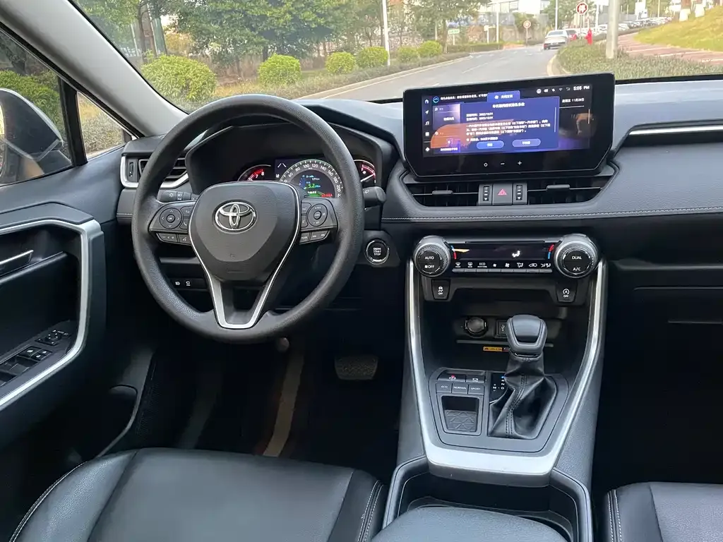 Toyota RAV4 — фото 3