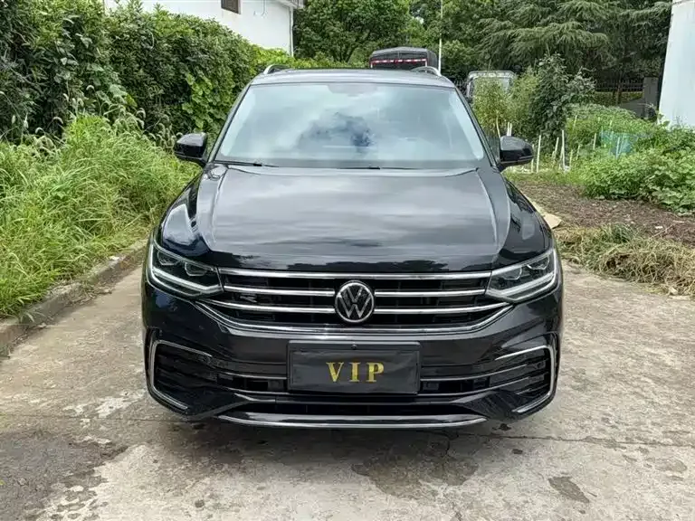 Volkswagen Tiguan L — фото 1