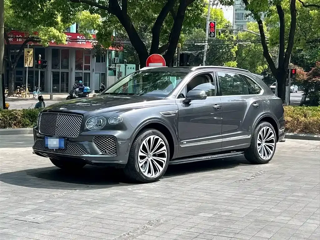 Bentley Bentayga — фото 1