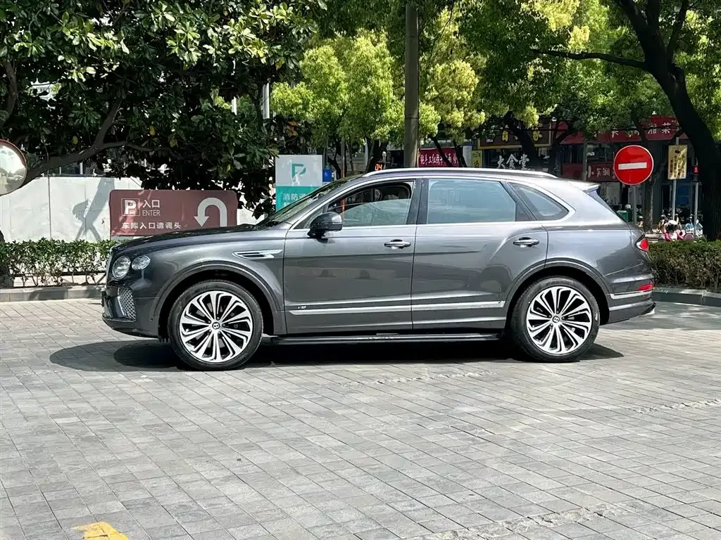 Bentley Bentayga — фото 10