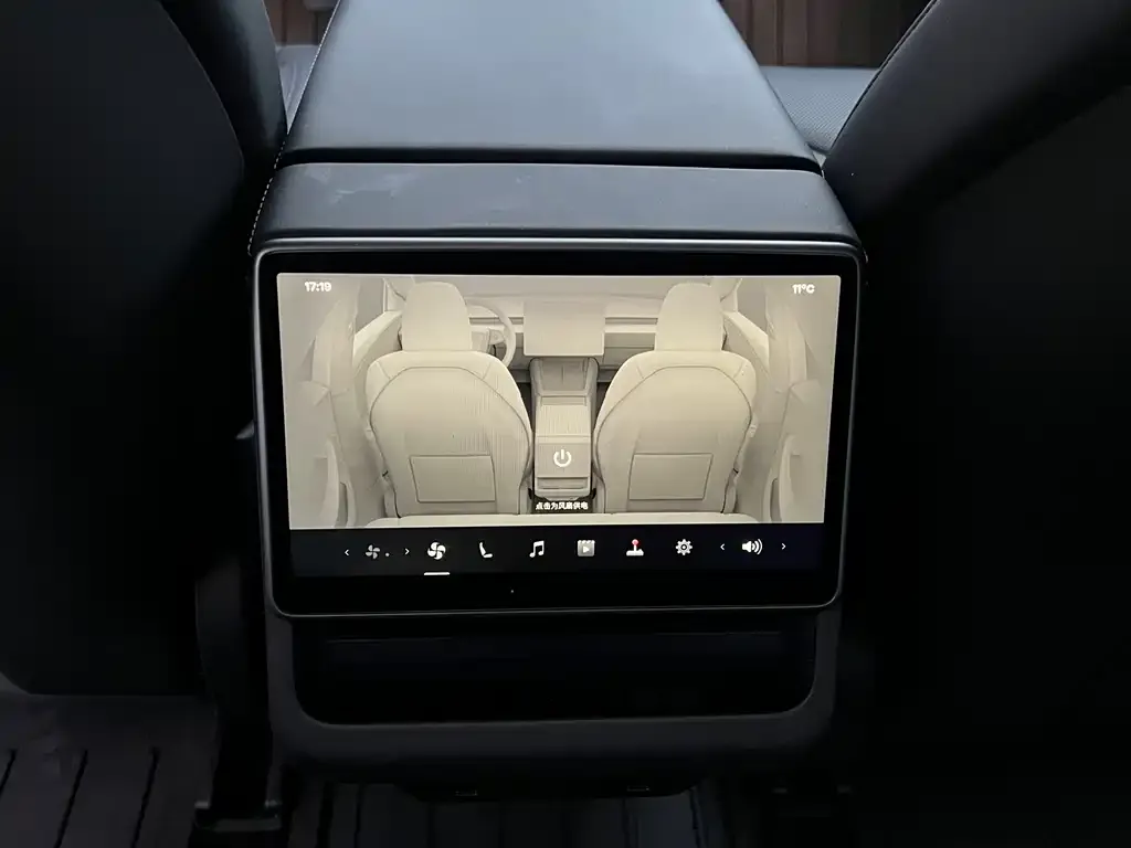Tesla Model 3 — фото 2