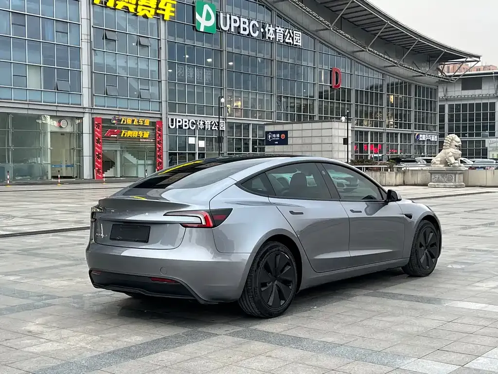 Tesla Model 3 — фото 4