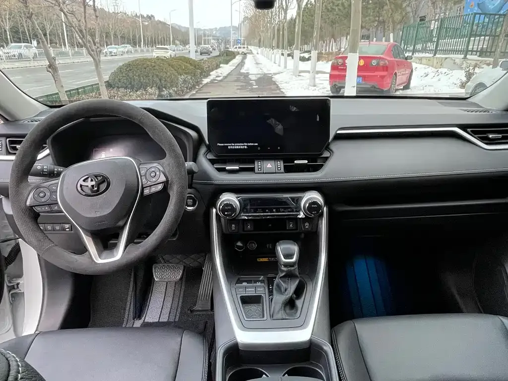 Toyota RAV4 — фото 2
