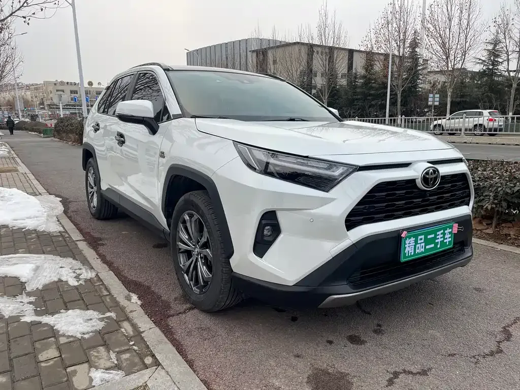 Toyota RAV4 — фото 9