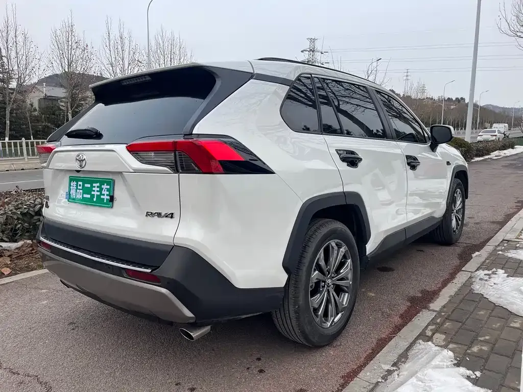 Toyota RAV4 — фото 6