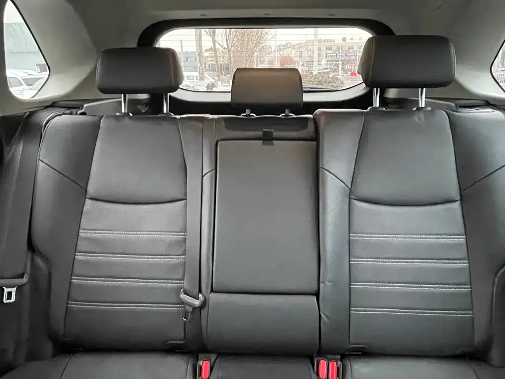 Toyota RAV4 — фото 3