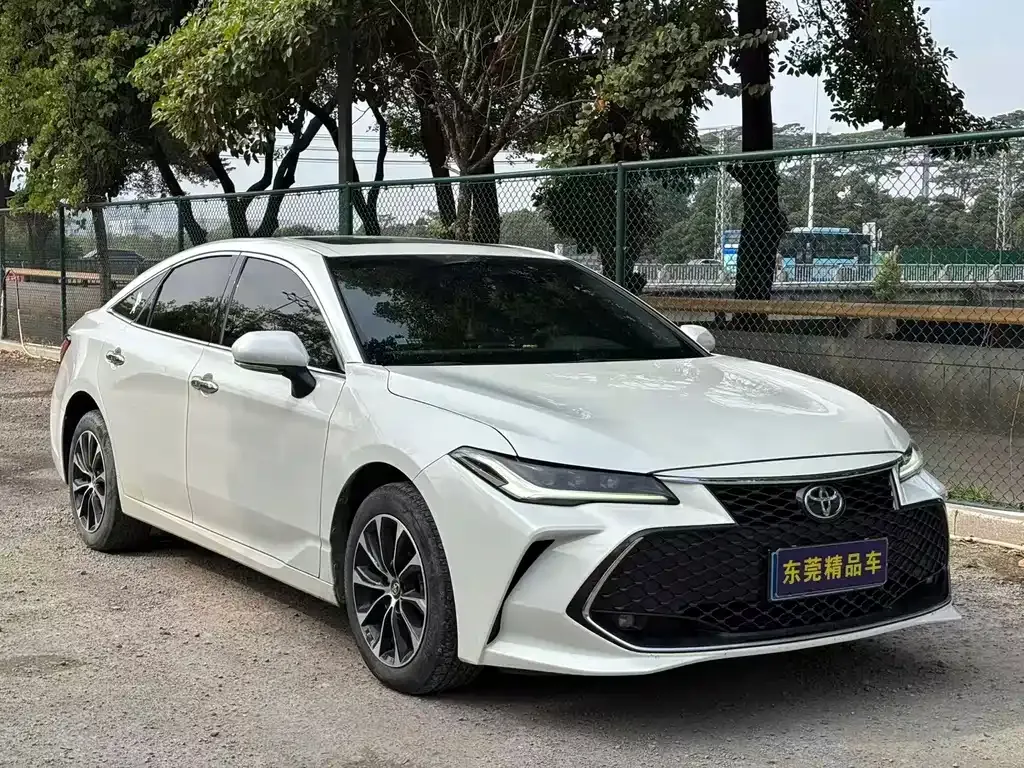 Toyota Avalon — фото 1