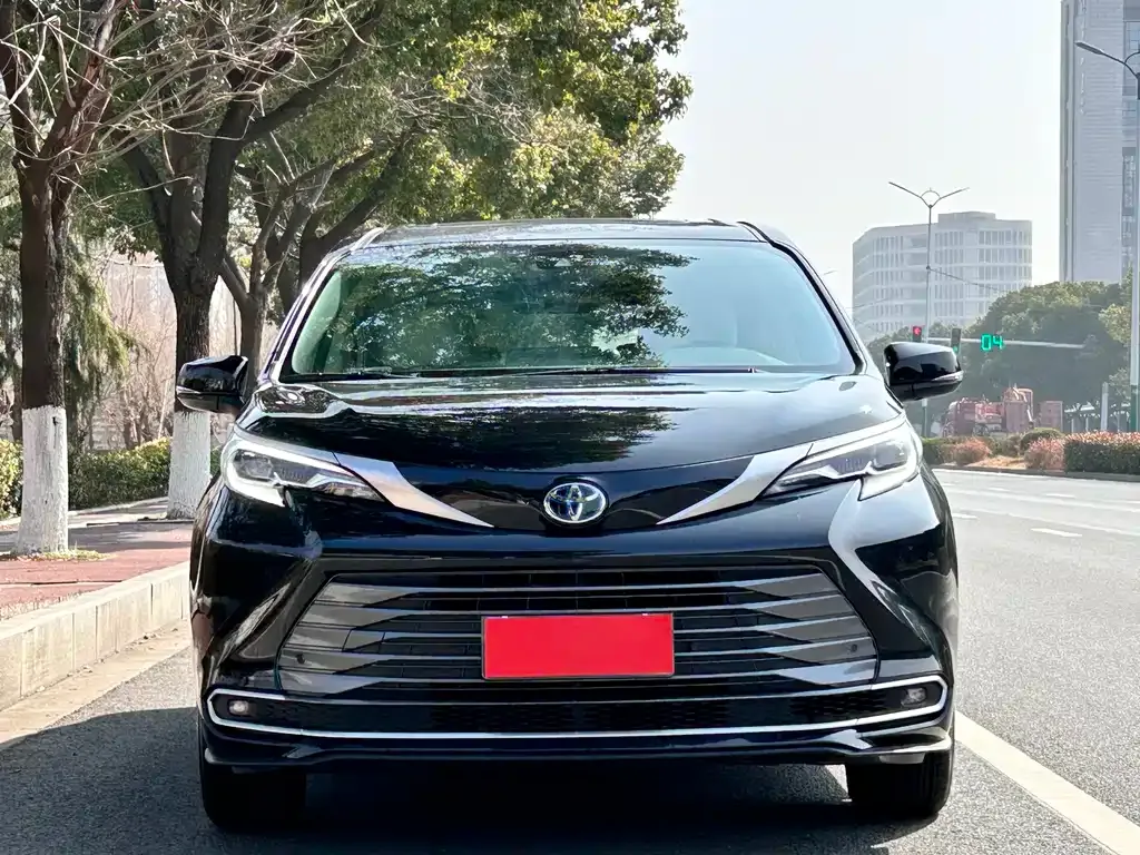 Toyota Sienna — фото 5