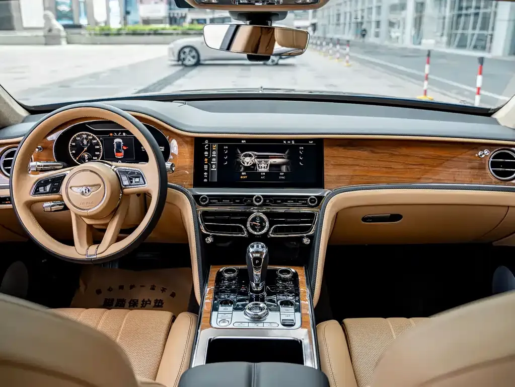 Bentley Flying Spur — фото 10