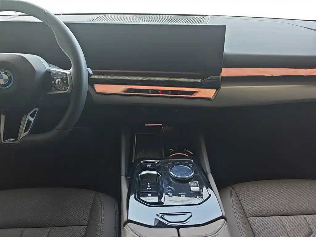 BMW i5 — фото 3