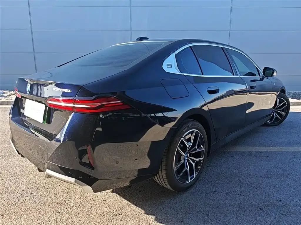 BMW i5 — фото 7