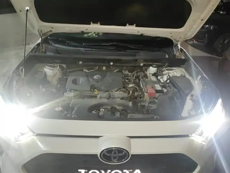 Toyota RAV4 — фото 5
