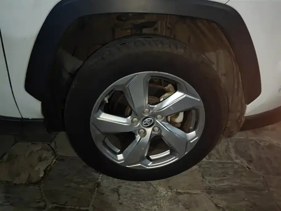 Toyota RAV4 — фото 10