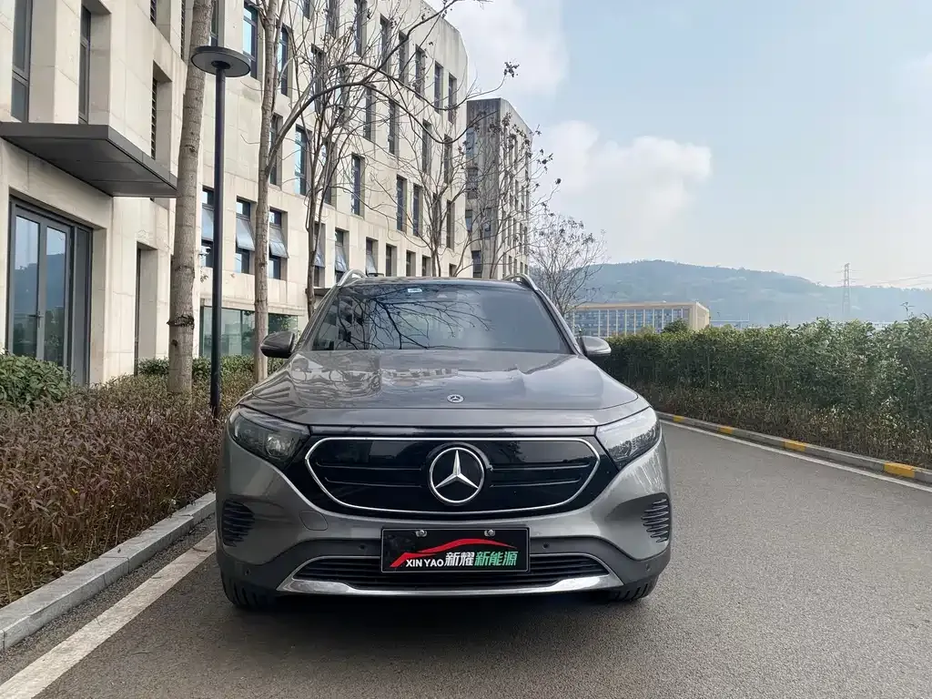 Mercedes-Benz EQB — фото 1