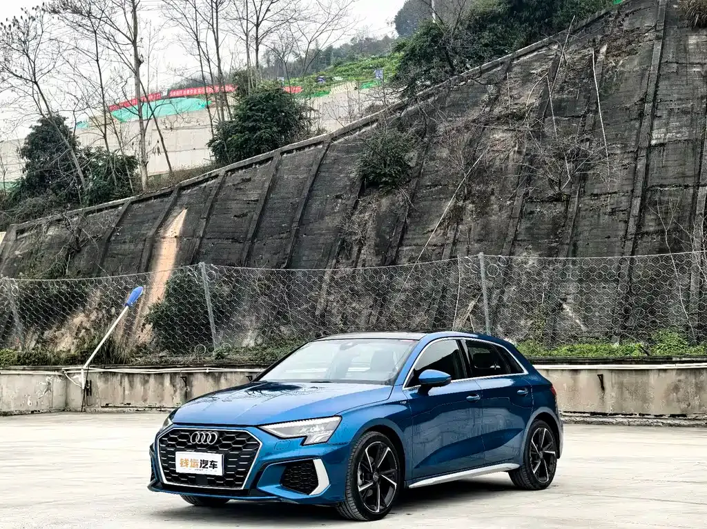 Audi A3 — фото 1