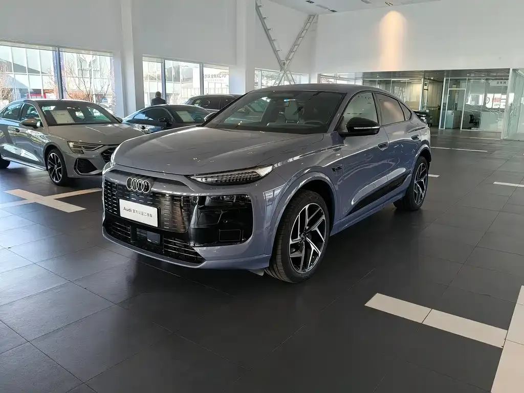 Audi Q6L Sportback e-tron — фото 1