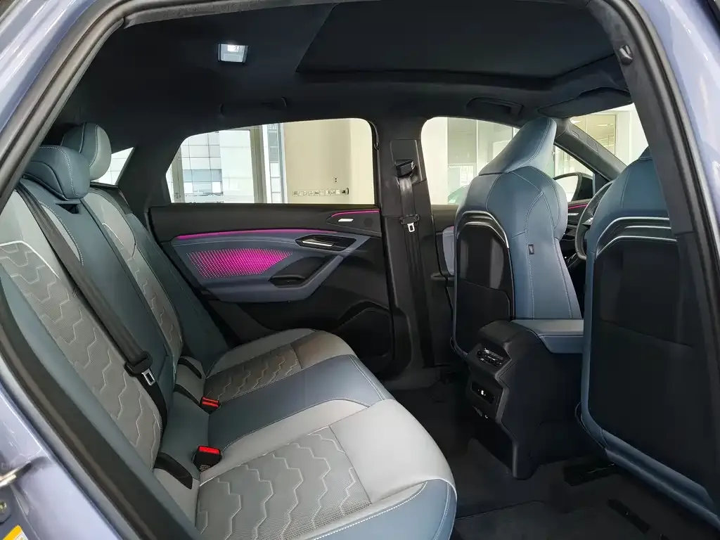 Audi Q6L Sportback e-tron — фото 9