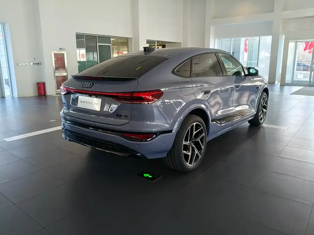 Audi Q6L Sportback e-tron — фото 6